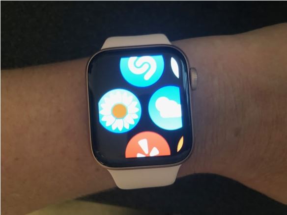 How do you zoom out on apple discount watch